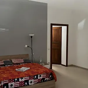 Grande Stanza Matrimoniale In Palazzo Signorile , Mirandola Italia